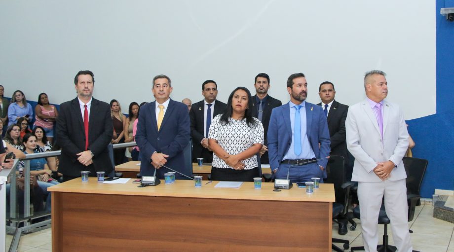 Prefeitura de TL terá expediente de 12 horas diárias com escala flexível de 6 horas para servidores a partir de janeiro Prefeitura de TL terá expediente de 12 horas diárias com escala flexível de 6 horas para servidores a partir de janeiro