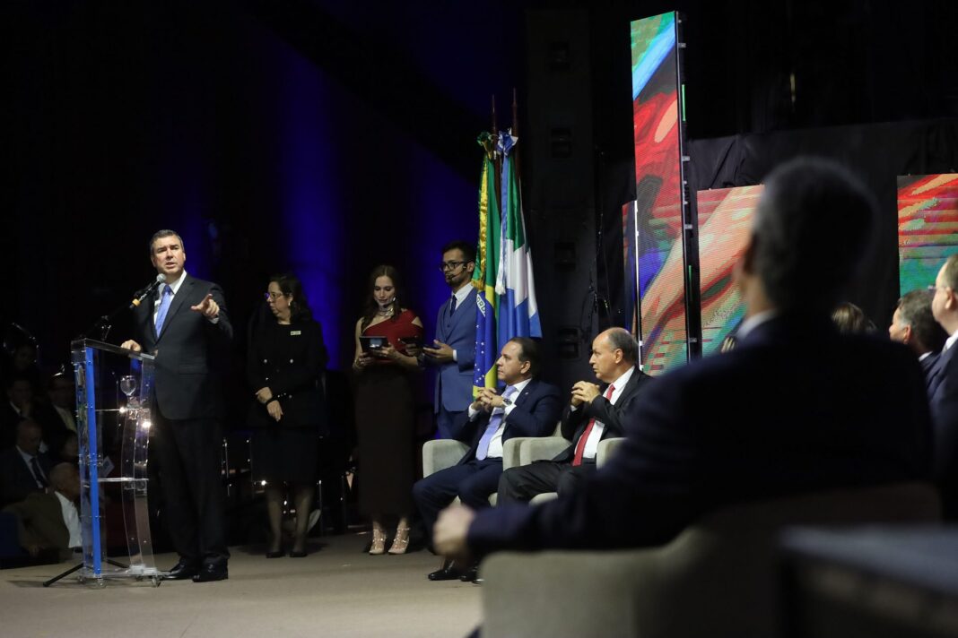 Sessao-Solene-de-outorga-de-titulo-de-cidadao-Sul-Mato-Grossense-Foto-Alvaro-Rezende-6-scaled