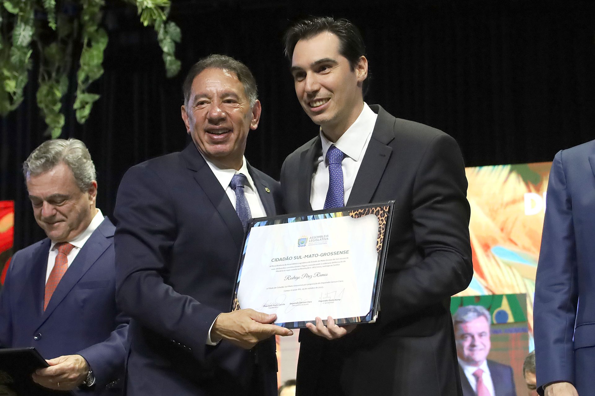 ‘Filhos de MS’: honrarias do Legislativo celebram quem faz a diferença na construção de um Estado mais próspero ‘Filhos de MS’: honrarias do Legislativo celebram quem faz a diferença na construção de um Estado mais próspero