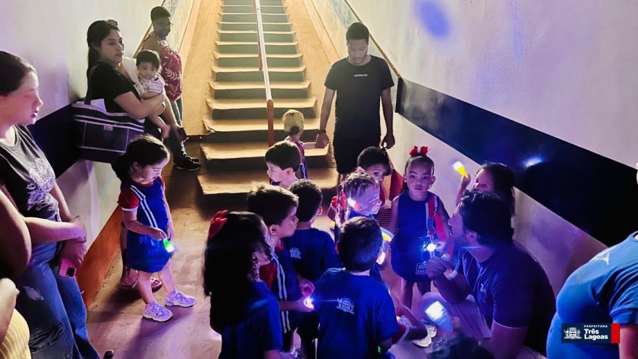TOUR PELA HISTÓRIA – Alunos da CEI Cida Castro visitam O Túnel da NOB da antiga Estação Ferroviária TOUR PELA HISTÓRIA – Alunos da CEI Cida Castro visitam O Túnel da NOB da antiga Estação Ferroviária