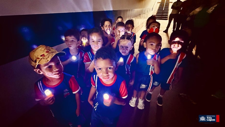 TOUR PELA HISTÓRIA – Alunos da CEI Cida Castro visitam O Túnel da NOB da antiga Estação Ferroviária TOUR PELA HISTÓRIA – Alunos da CEI Cida Castro visitam O Túnel da NOB da antiga Estação Ferroviária