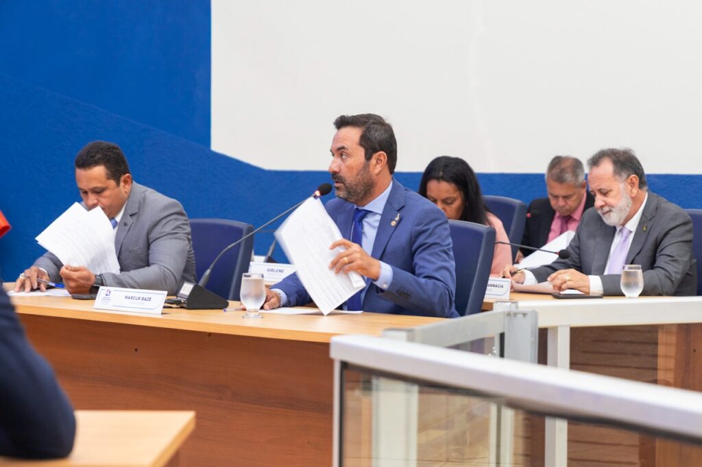 Vereadores aprovam retomada de área e instituem logomarca oficial da Câmara Vereadores aprovam retomada de área e instituem logomarca oficial da Câmara