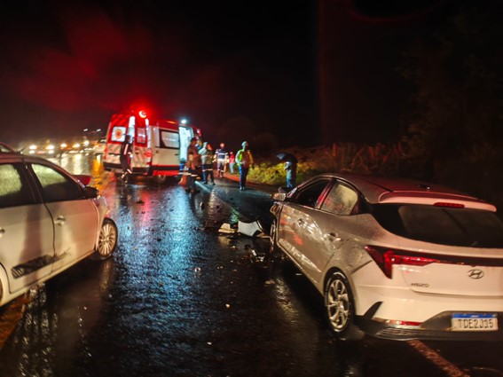 Corpo de Bombeiros atende múltiplas vítimas de colisão na BR-158, próximo a condomínio em Três Lagoas Corpo de Bombeiros atende múltiplas vítimas de colisão na BR-158, próximo a condomínio em Três Lagoas