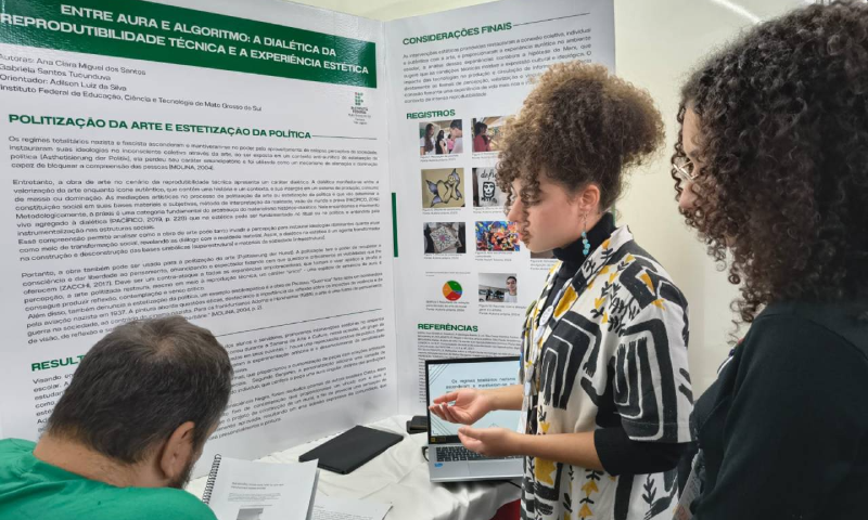 Estudantes do IFMS trocam experiências em mostra internacional Estudantes do IFMS trocam experiências em mostra internacional