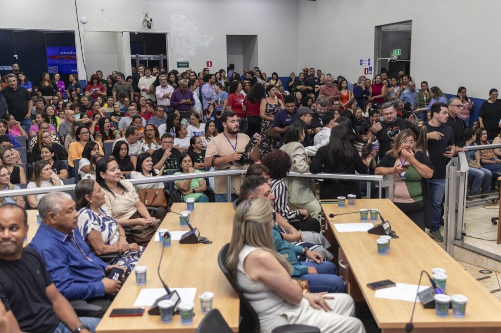 Câmara entrega diploma Excelência no Serviço Público para servidores municipais Câmara entrega diploma Excelência no Serviço Público para servidores municipais