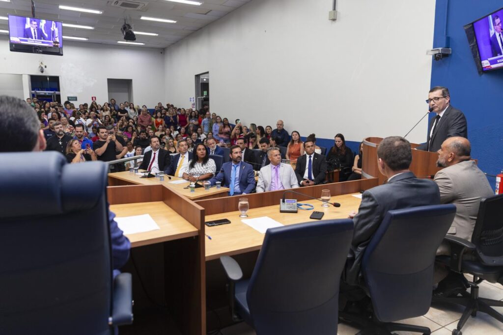 Câmara entrega diploma Excelência no Serviço Público para servidores municipais Câmara entrega diploma Excelência no Serviço Público para servidores municipais