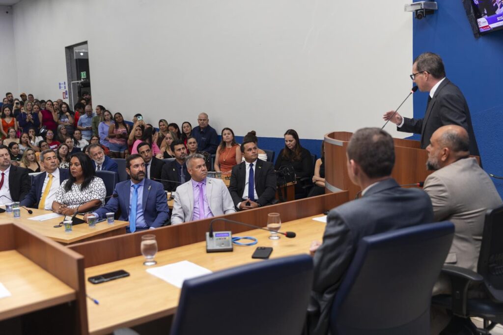 Câmara entrega diploma Excelência no Serviço Público para servidores municipais Câmara entrega diploma Excelência no Serviço Público para servidores municipais