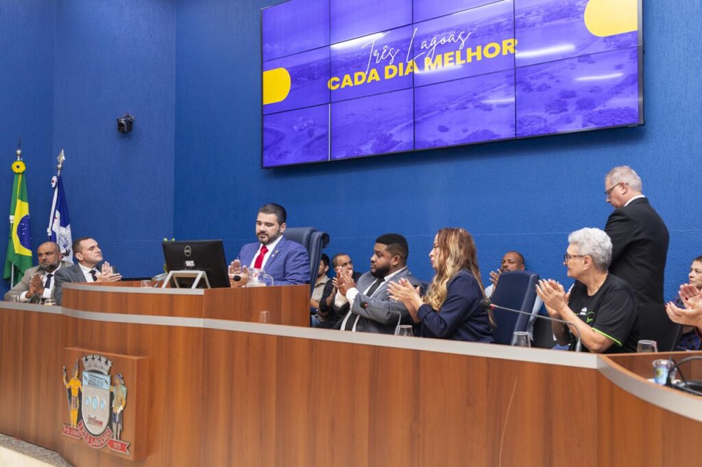 Câmara entrega diploma Excelência no Serviço Público para servidores municipais Câmara entrega diploma Excelência no Serviço Público para servidores municipais