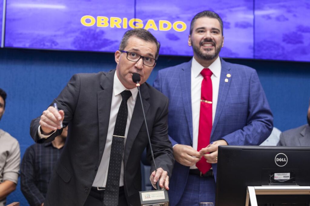 Câmara entrega diploma Excelência no Serviço Público para servidores municipais Câmara entrega diploma Excelência no Serviço Público para servidores municipais