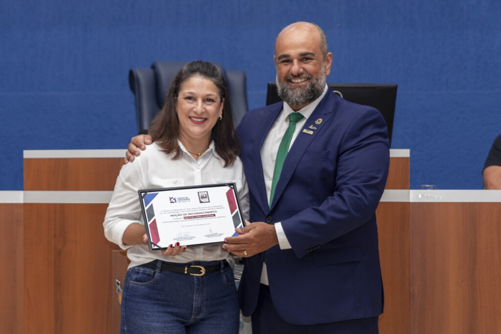 Empreendedores são homenageados por atuação no desenvolvimento de Três Lagoas Empreendedores são homenageados por atuação no desenvolvimento de Três Lagoas