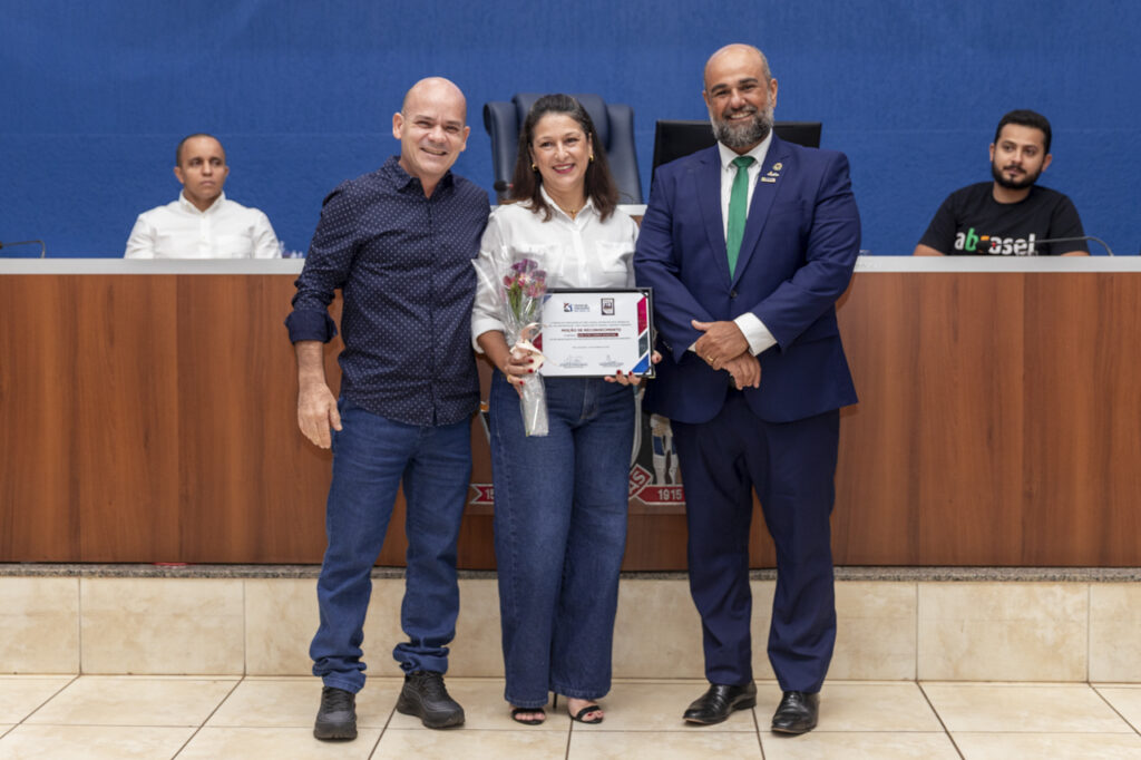 Empreendedores são homenageados por atuação no desenvolvimento de Três Lagoas Empreendedores são homenageados por atuação no desenvolvimento de Três Lagoas