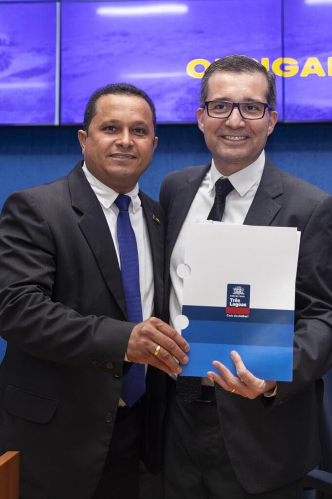 Câmara entrega diploma Excelência no Serviço Público para servidores municipais Câmara entrega diploma Excelência no Serviço Público para servidores municipais