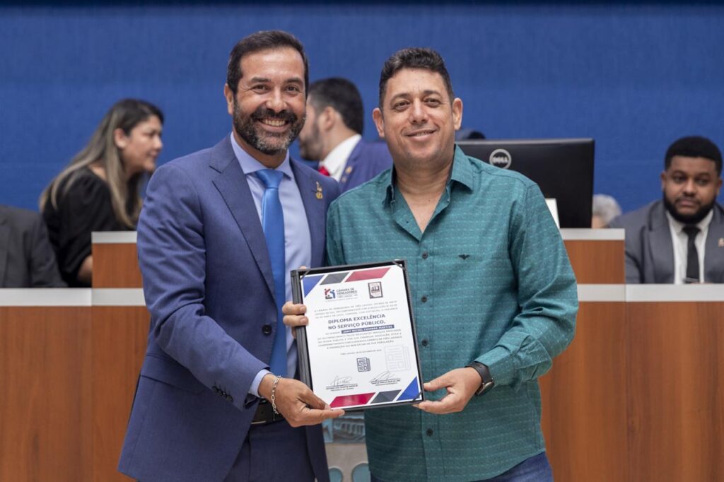 Câmara entrega diploma Excelência no Serviço Público para servidores municipais Câmara entrega diploma Excelência no Serviço Público para servidores municipais