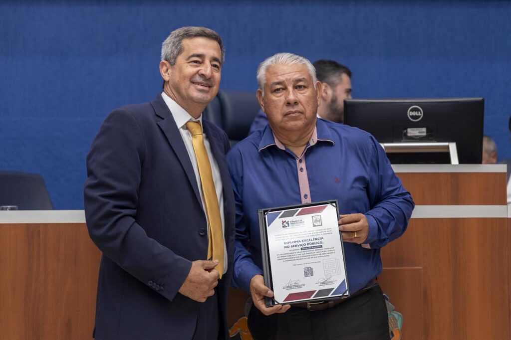 Câmara entrega diploma Excelência no Serviço Público para servidores municipais Câmara entrega diploma Excelência no Serviço Público para servidores municipais
