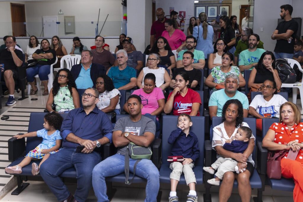 Câmara entrega diploma Excelência no Serviço Público para servidores municipais Câmara entrega diploma Excelência no Serviço Público para servidores municipais