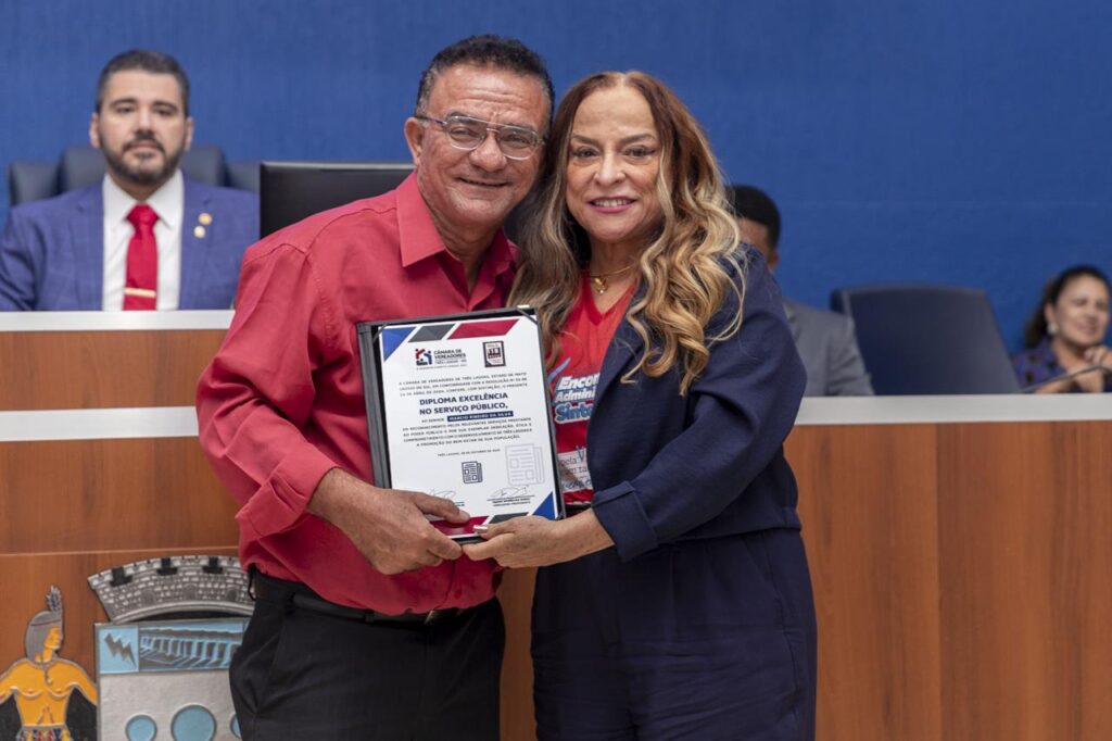 Câmara entrega diploma Excelência no Serviço Público para servidores municipais Câmara entrega diploma Excelência no Serviço Público para servidores municipais