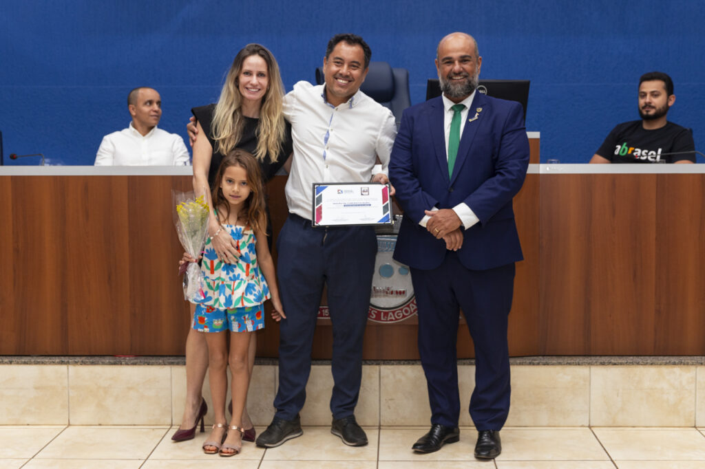Empreendedores são homenageados por atuação no desenvolvimento de Três Lagoas Empreendedores são homenageados por atuação no desenvolvimento de Três Lagoas