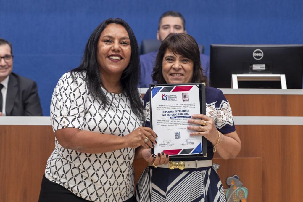 Câmara entrega diploma Excelência no Serviço Público para servidores municipais Câmara entrega diploma Excelência no Serviço Público para servidores municipais