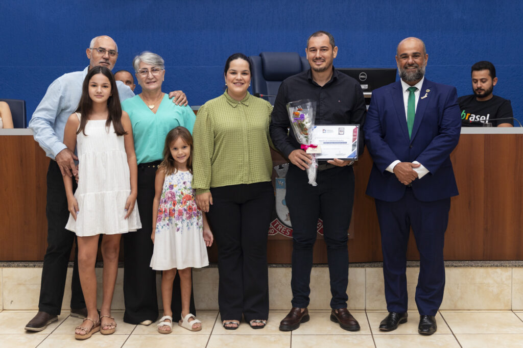 Empreendedores são homenageados por atuação no desenvolvimento de Três Lagoas Empreendedores são homenageados por atuação no desenvolvimento de Três Lagoas