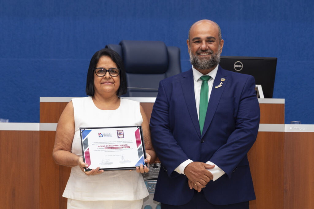 Empreendedores são homenageados por atuação no desenvolvimento de Três Lagoas Empreendedores são homenageados por atuação no desenvolvimento de Três Lagoas