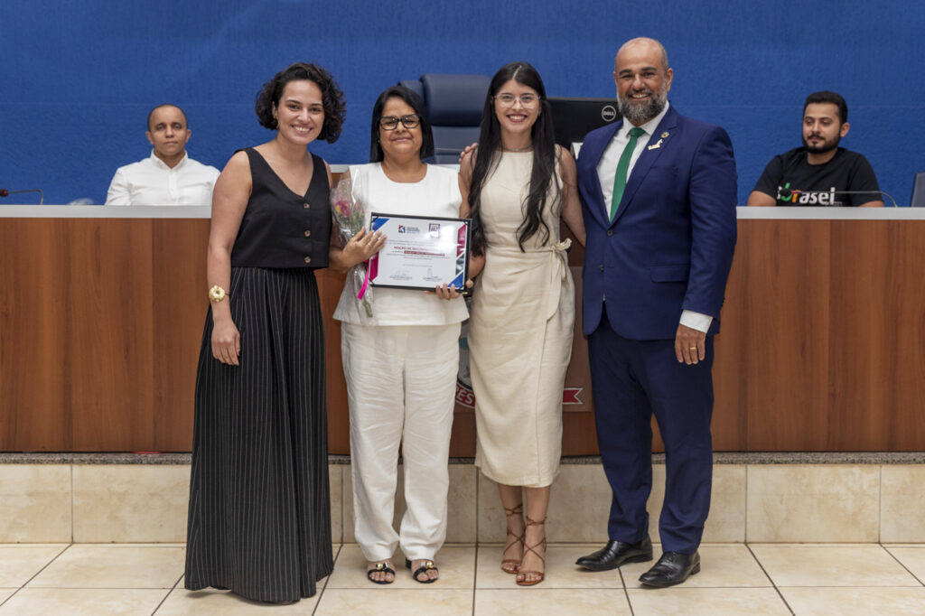 Empreendedores são homenageados por atuação no desenvolvimento de Três Lagoas Empreendedores são homenageados por atuação no desenvolvimento de Três Lagoas