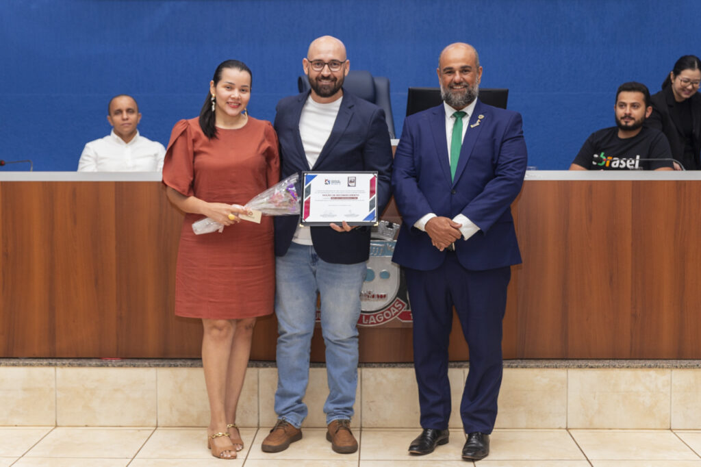 Empreendedores são homenageados por atuação no desenvolvimento de Três Lagoas Empreendedores são homenageados por atuação no desenvolvimento de Três Lagoas