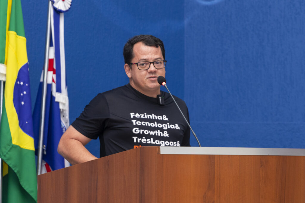 Empreendedores são homenageados por atuação no desenvolvimento de Três Lagoas Empreendedores são homenageados por atuação no desenvolvimento de Três Lagoas