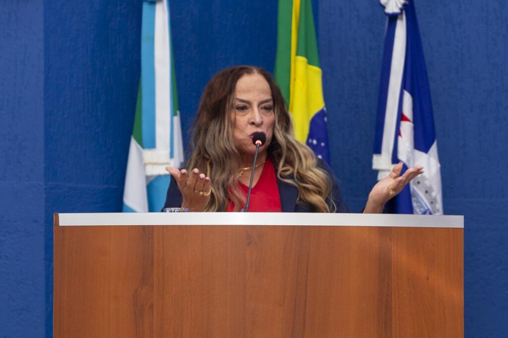 Câmara entrega diploma Excelência no Serviço Público para servidores municipais Câmara entrega diploma Excelência no Serviço Público para servidores municipais