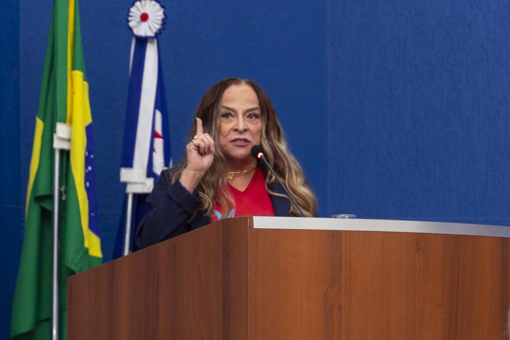 Câmara entrega diploma Excelência no Serviço Público para servidores municipais Câmara entrega diploma Excelência no Serviço Público para servidores municipais