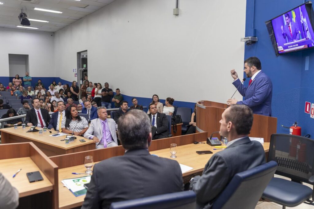 Câmara entrega diploma Excelência no Serviço Público para servidores municipais Câmara entrega diploma Excelência no Serviço Público para servidores municipais