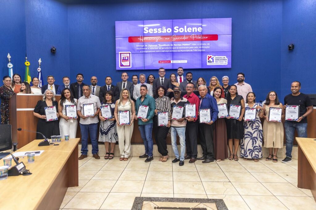 Câmara entrega diploma Excelência no Serviço Público para servidores municipais Câmara entrega diploma Excelência no Serviço Público para servidores municipais