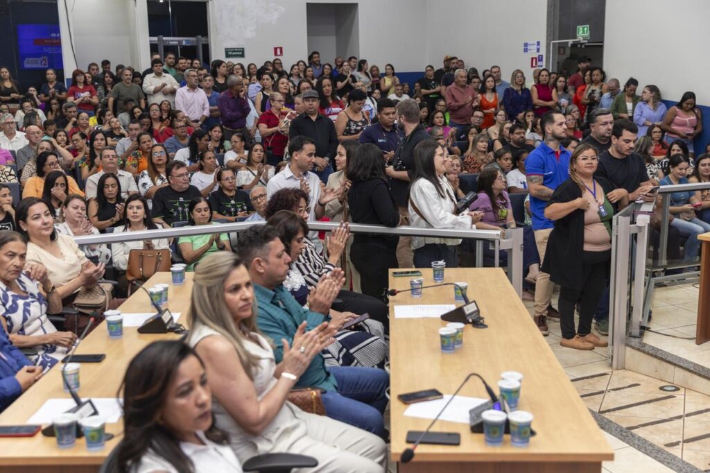 Câmara entrega diploma Excelência no Serviço Público para servidores municipais Câmara entrega diploma Excelência no Serviço Público para servidores municipais