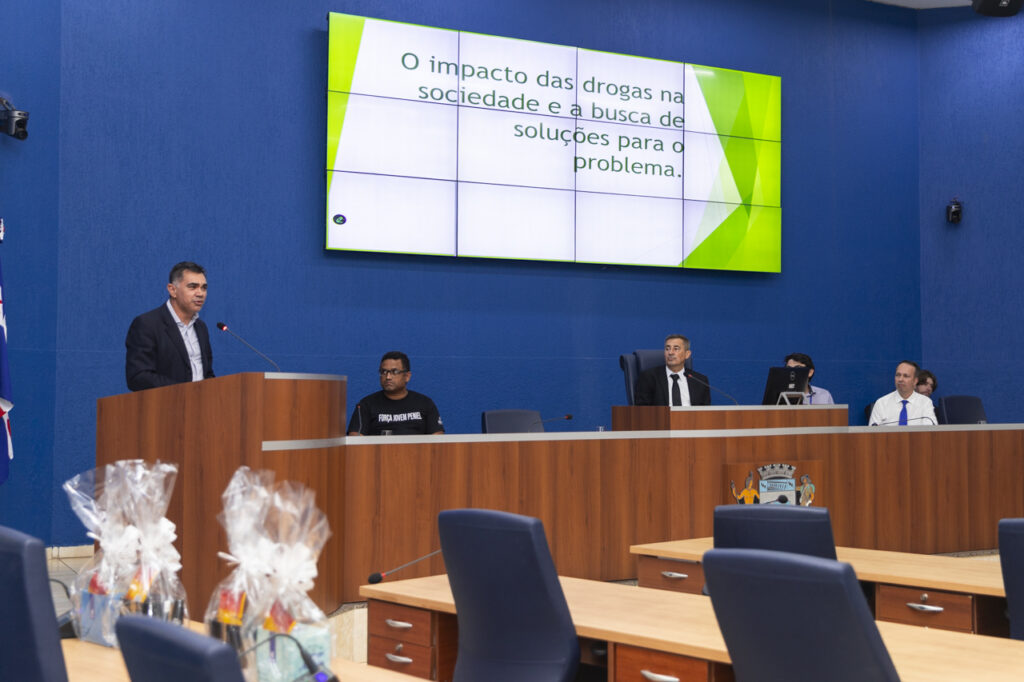 Câmara promove debate sobre prevenção, tratamento e reintegração de dependentes químicos em TL