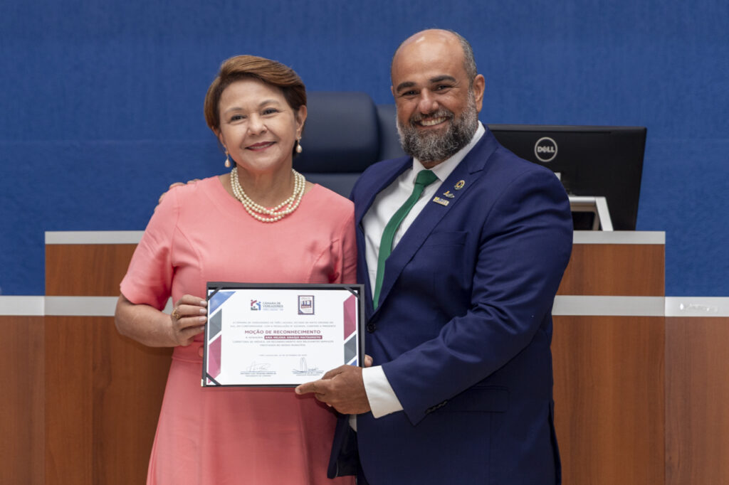 Empreendedores são homenageados por atuação no desenvolvimento de Três Lagoas Empreendedores são homenageados por atuação no desenvolvimento de Três Lagoas