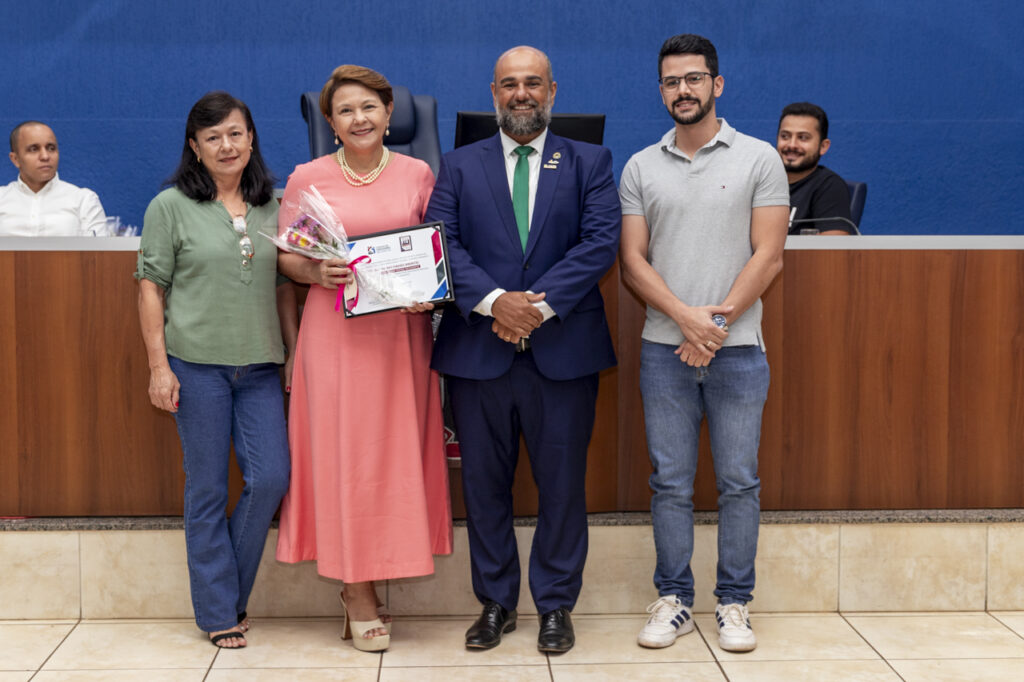 Empreendedores são homenageados por atuação no desenvolvimento de Três Lagoas Empreendedores são homenageados por atuação no desenvolvimento de Três Lagoas