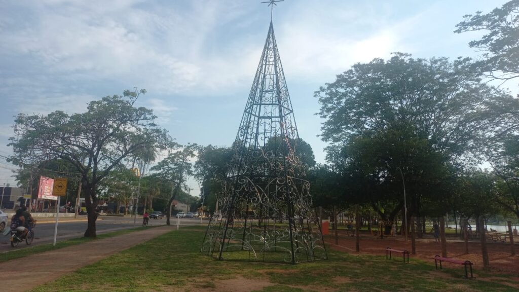 Três Lagoas se ilumina e entra no clima mágico do Natal Três Lagoas se ilumina e entra no clima mágico do Natal