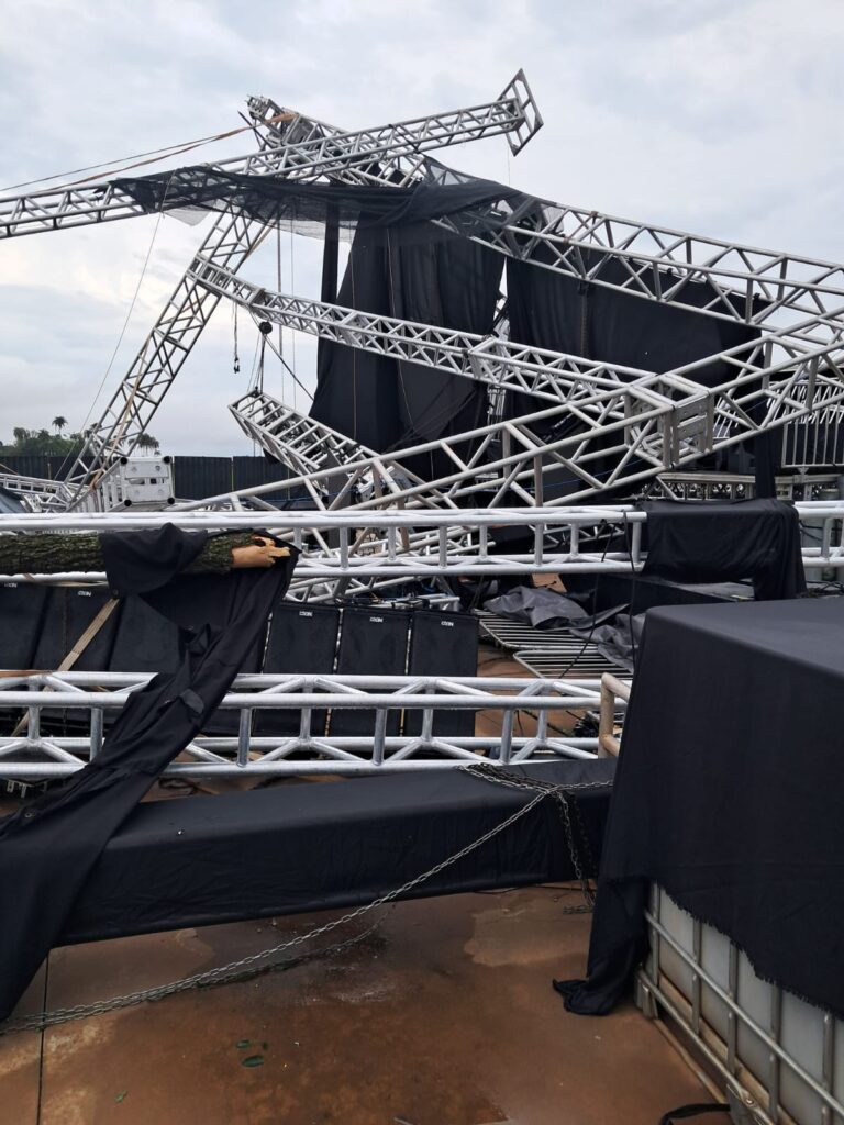 Vendaval derruba estrutura de festa universitária em SP e deixa um morto e dezenas de feridos