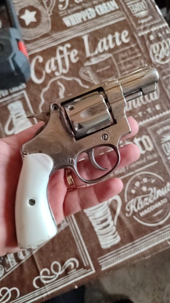 Cinco pessoas são presas e armas de fogo, munições e drogas são apreendidas durante 'Operação' em Três Lagoas e Araçatuba Cinco pessoas são presas e armas de fogo, munições e drogas são apreendidas durante 'Operação' em Três Lagoas e Araçatuba