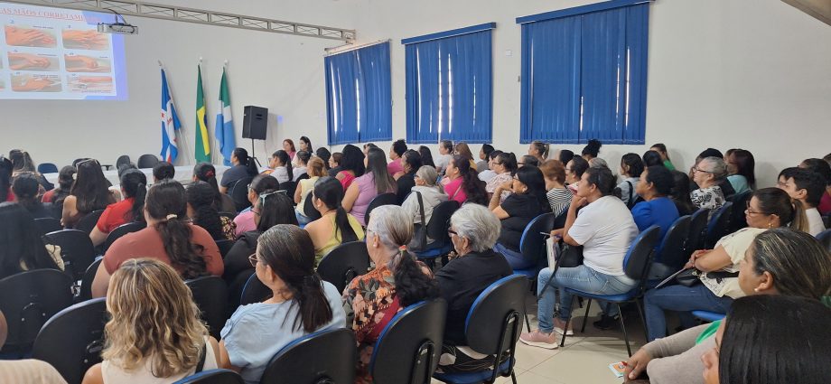 Merendeiras da Rede Municipal de Ensino participam de capacitação promovida pela SEMEC