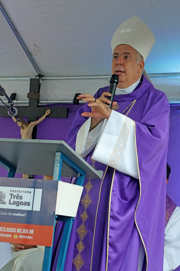 Mesmo com chuva, mais de 15 mil pessoas participam das celebrações do Dia de Finados em Três Lagoas Mesmo com chuva, mais de 15 mil pessoas participam das celebrações do Dia de Finados em Três Lagoas