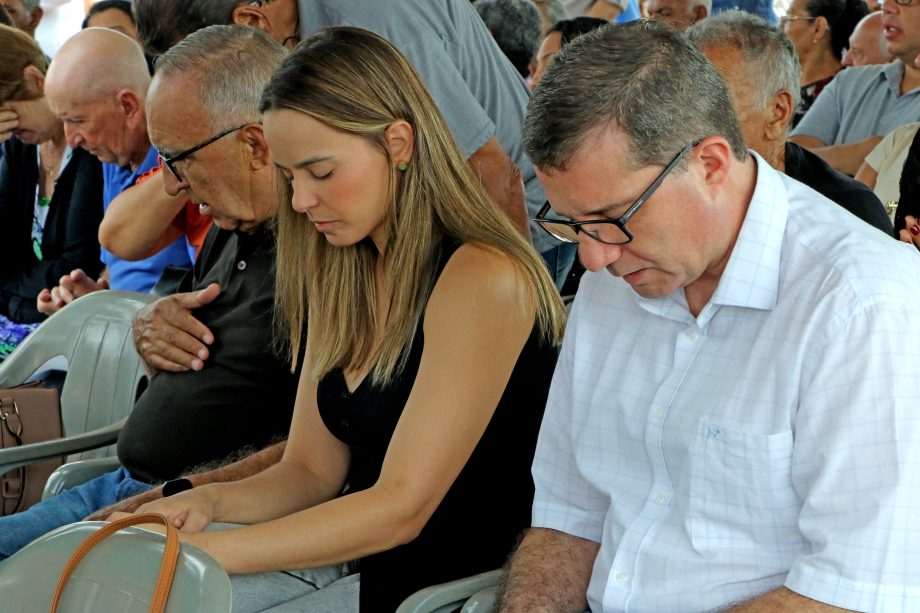 Mesmo com chuva, mais de 15 mil pessoas participam das celebrações do Dia de Finados em Três Lagoas Mesmo com chuva, mais de 15 mil pessoas participam das celebrações do Dia de Finados em Três Lagoas
