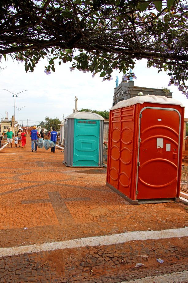 Mesmo com chuva, mais de 15 mil pessoas participam das celebrações do Dia de Finados em Três Lagoas Mesmo com chuva, mais de 15 mil pessoas participam das celebrações do Dia de Finados em Três Lagoas