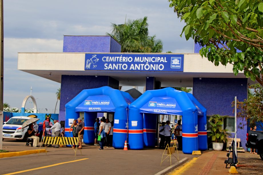 Mesmo com chuva, mais de 15 mil pessoas participam das celebrações do Dia de Finados em Três Lagoas Mesmo com chuva, mais de 15 mil pessoas participam das celebrações do Dia de Finados em Três Lagoas