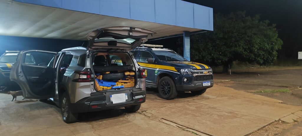 PRF apreende 829 Kg de maconha e recupera veículos na BR-262