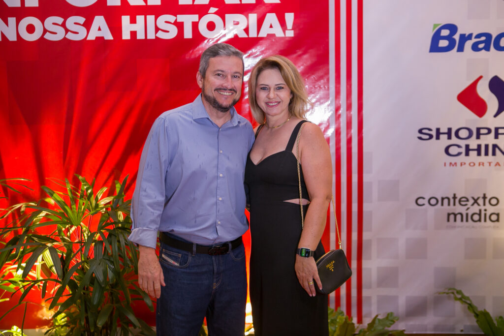 Perfil News celebra 23 anos de história com homenagem a personalidades do setor de celulose Perfil News celebra 23 anos de história com homenagem a personalidades do setor de celulose