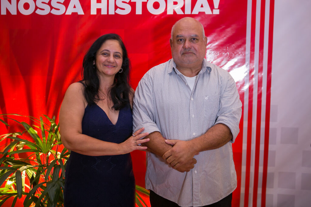 Perfil News celebra 23 anos de história com homenagem a personalidades do setor de celulose Perfil News celebra 23 anos de história com homenagem a personalidades do setor de celulose