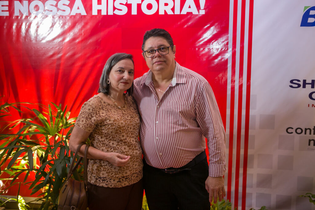 Perfil News celebra 23 anos de história com homenagem a personalidades do setor de celulose Perfil News celebra 23 anos de história com homenagem a personalidades do setor de celulose