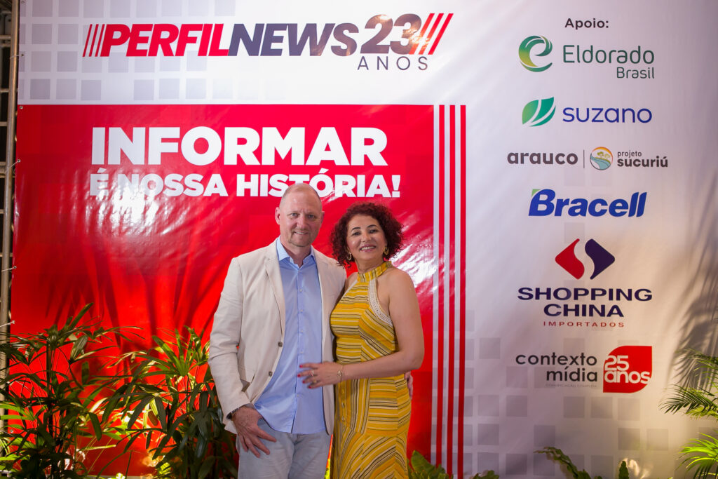 Perfil News celebra 23 anos de história com homenagem a personalidades do setor de celulose Perfil News celebra 23 anos de história com homenagem a personalidades do setor de celulose