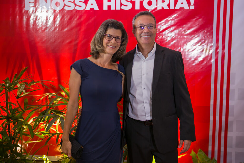 Perfil News celebra 23 anos de história com homenagem a personalidades do setor de celulose Perfil News celebra 23 anos de história com homenagem a personalidades do setor de celulose