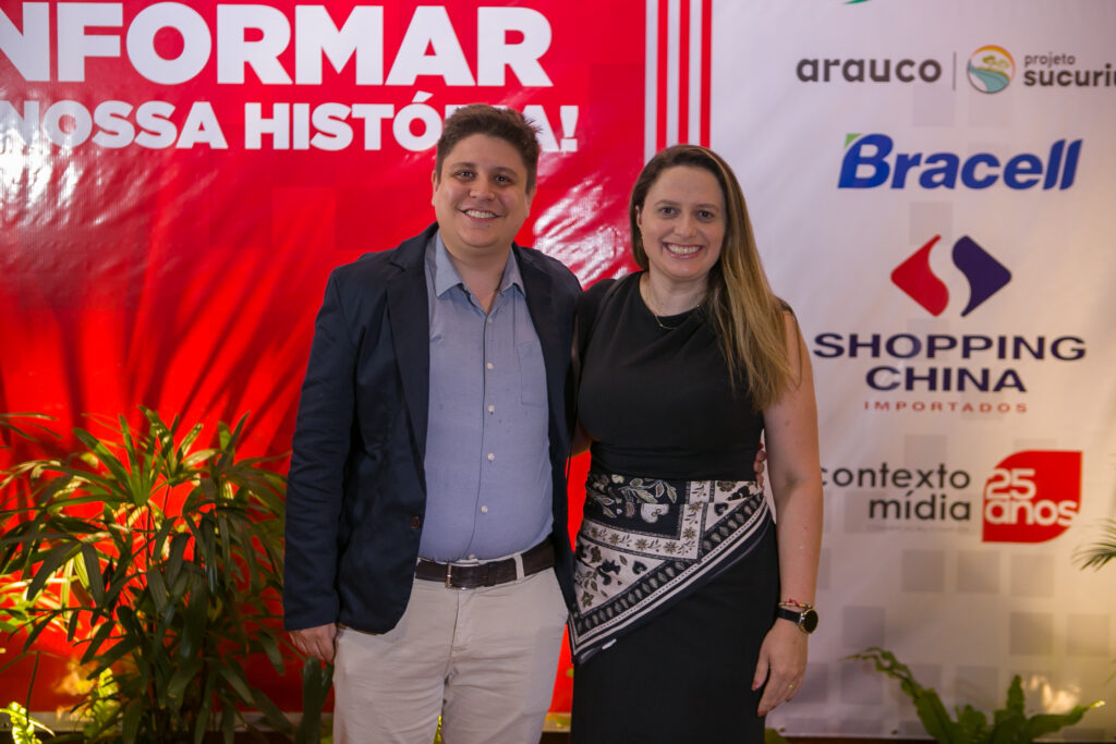 Perfil News celebra 23 anos de história com homenagem a personalidades do setor de celulose Perfil News celebra 23 anos de história com homenagem a personalidades do setor de celulose